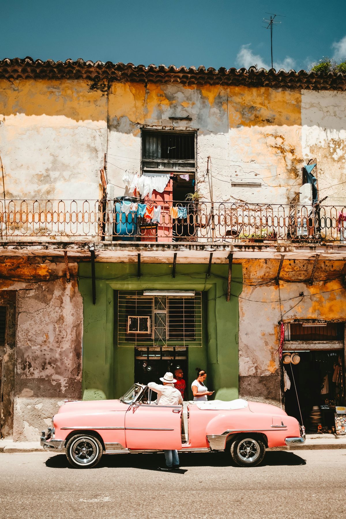 Auto d'epoca americana nelle strade di Cuba, almendròn